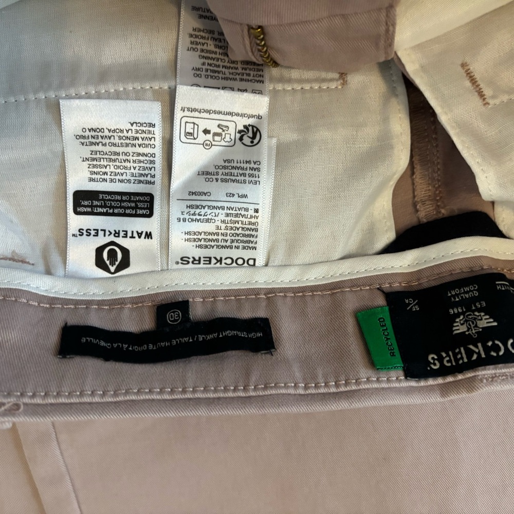 Dockers Women's Trousers in Soft Pink